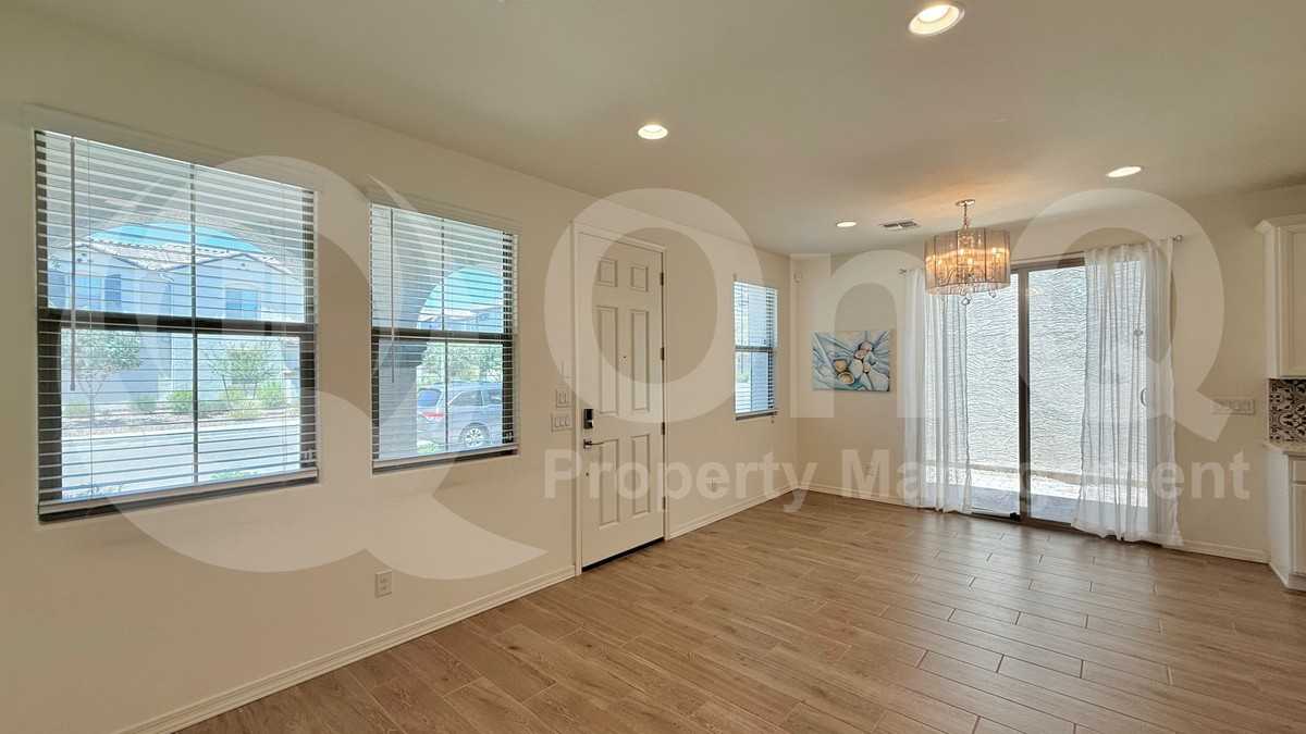 3913 S 58th Ln - Photo 2 of 12