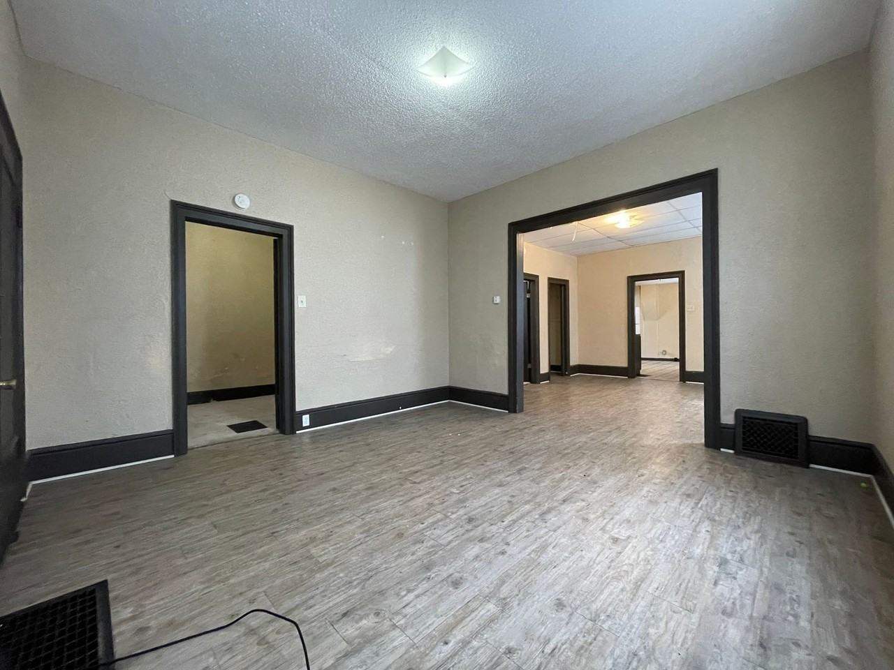 469 W Forest Ave - Photo 3 of 14