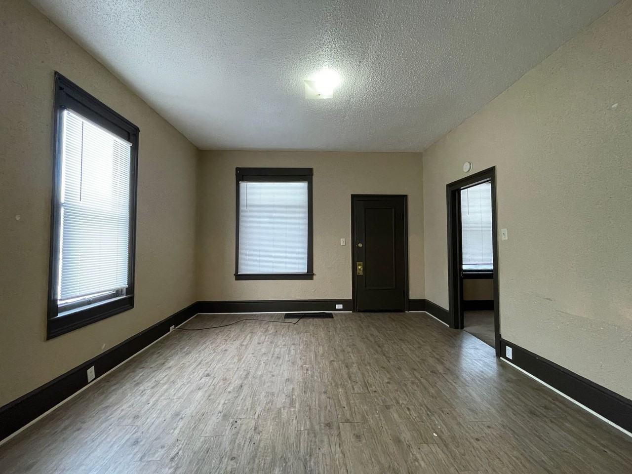 469 W Forest Ave - Photo 5 of 14