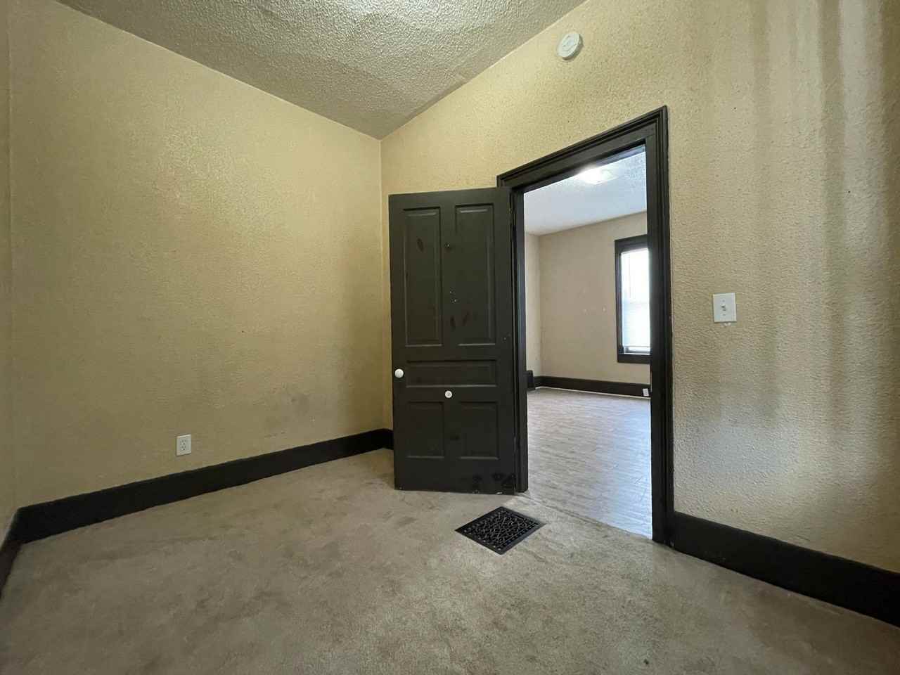469 W Forest Ave - Photo 6 of 14