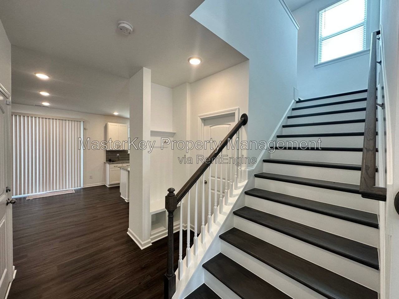 1202 Briar Gate Dr - Photo 2 of 25