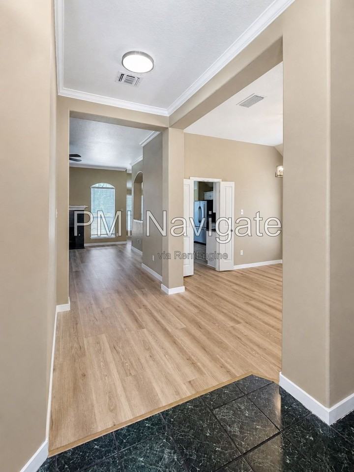 15226 Fall Place Dr - Photo 4 of 28