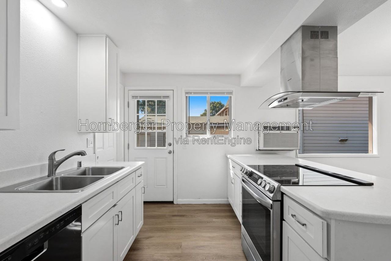 2815 E 37th Ave - Photo 2 of 23