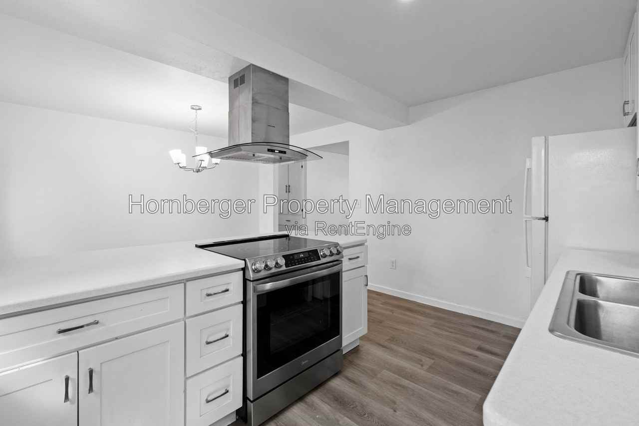 2815 E 37th Ave - Photo 3 of 23