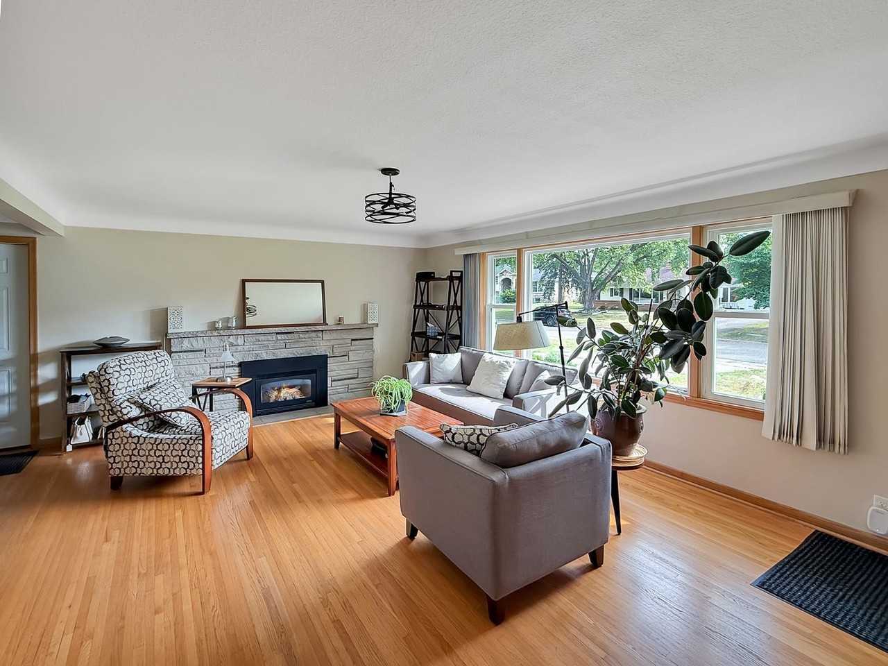 6116 Zenith Ave S - Photo 4 of 22