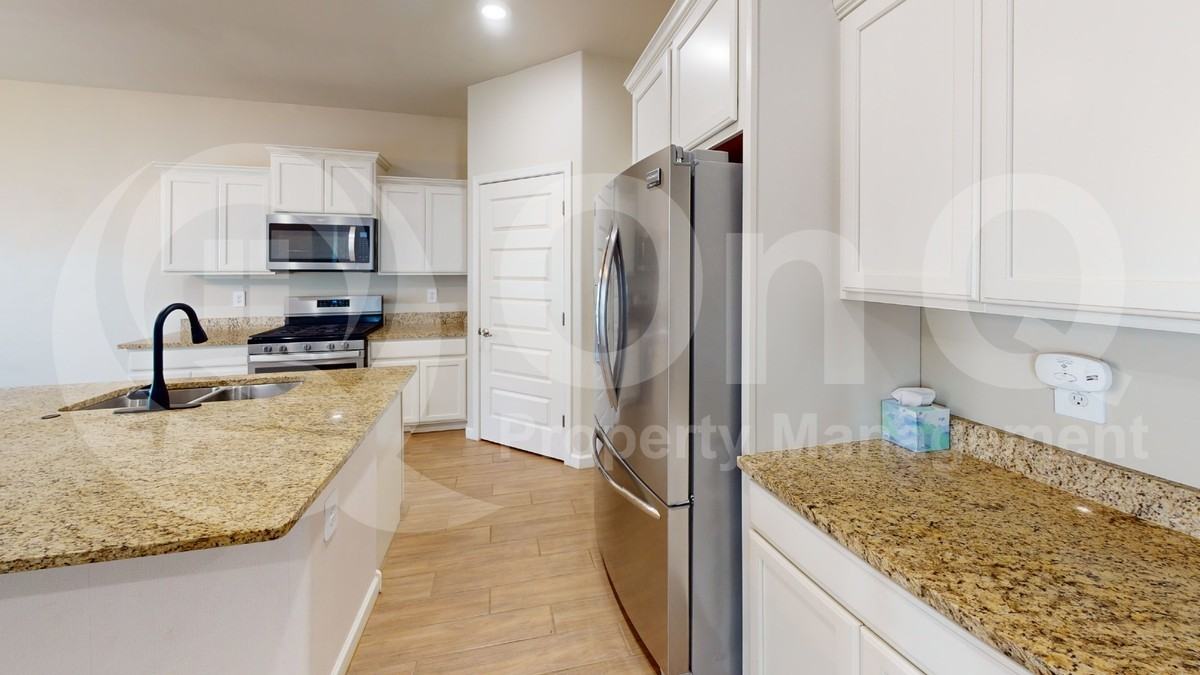 295 W Aberdeen St - Photo 3 of 27
