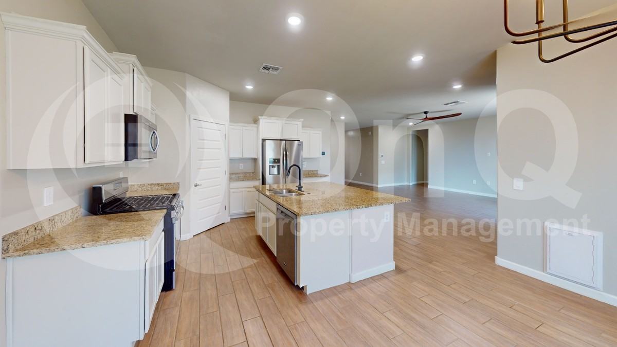 295 W Aberdeen St - Photo 4 of 27