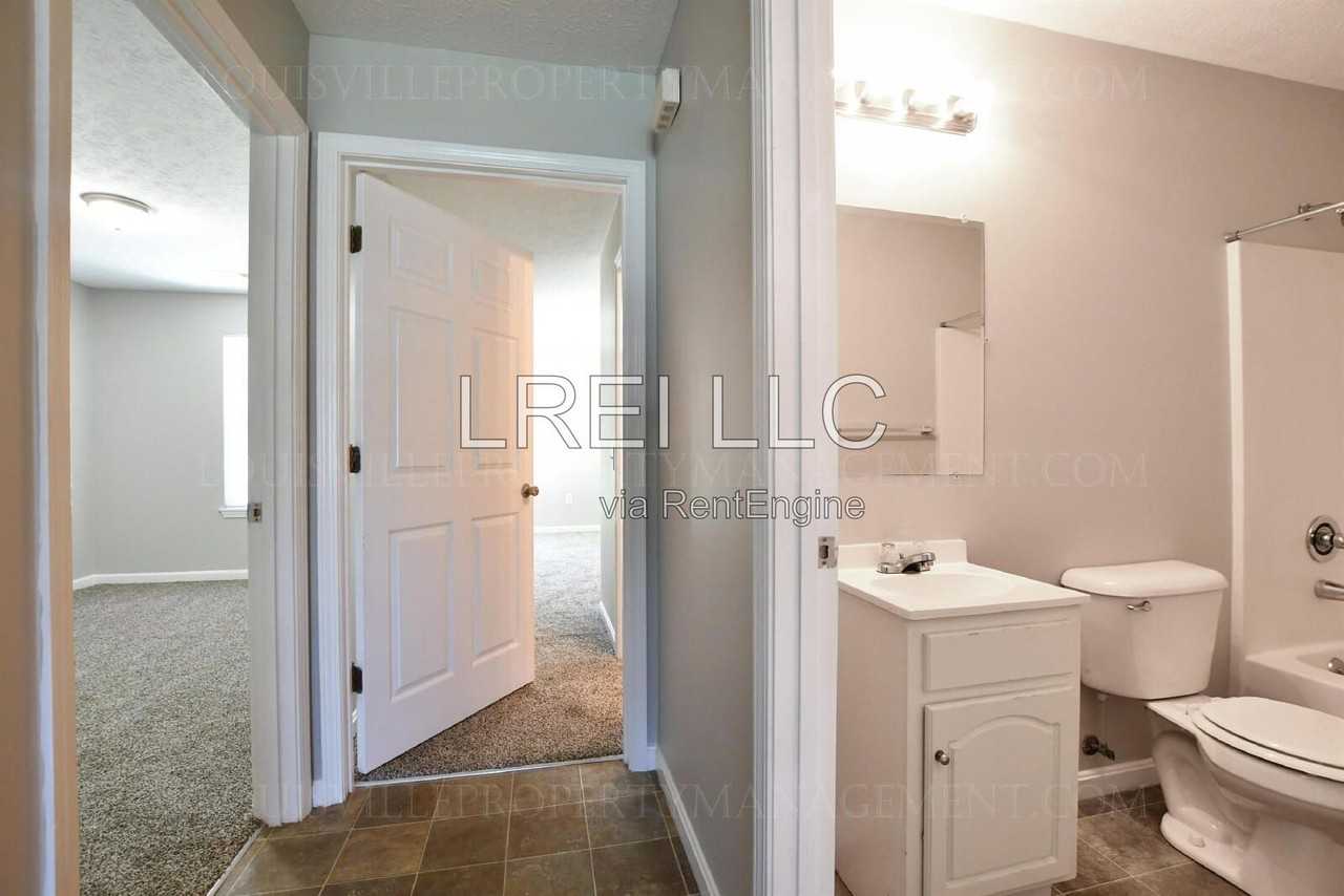 306 Keeneland Dr #1A - Photo 5 of 45