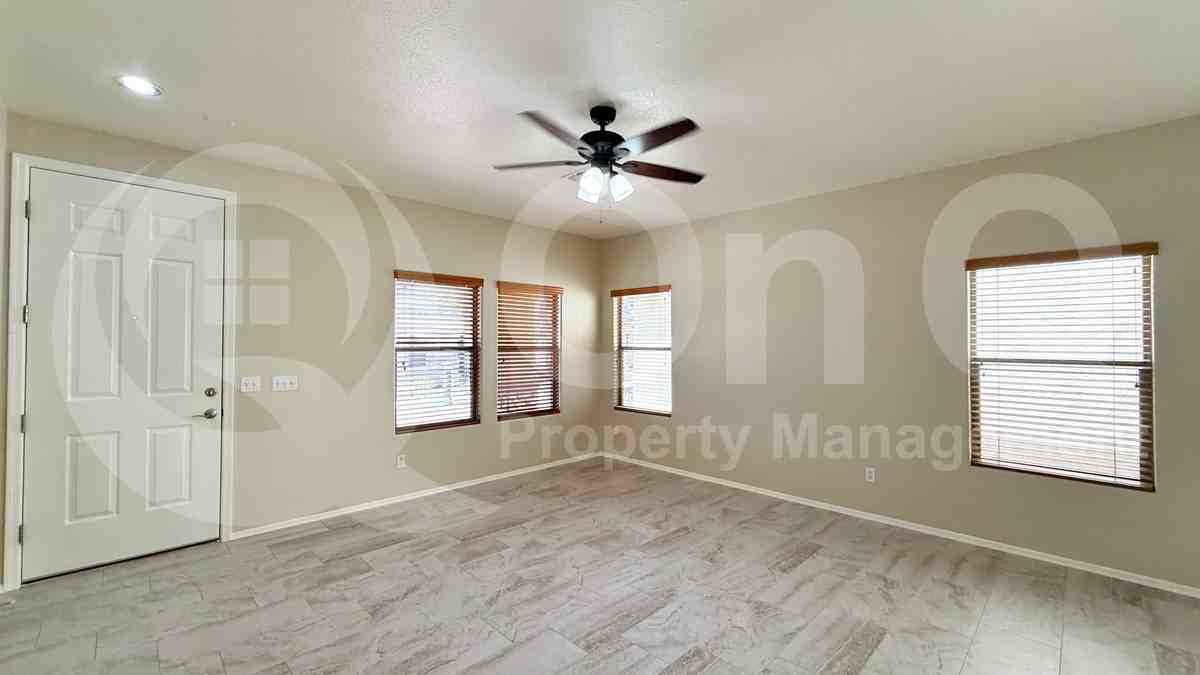 3935 E Jasper Dr - Photo 4 of 19