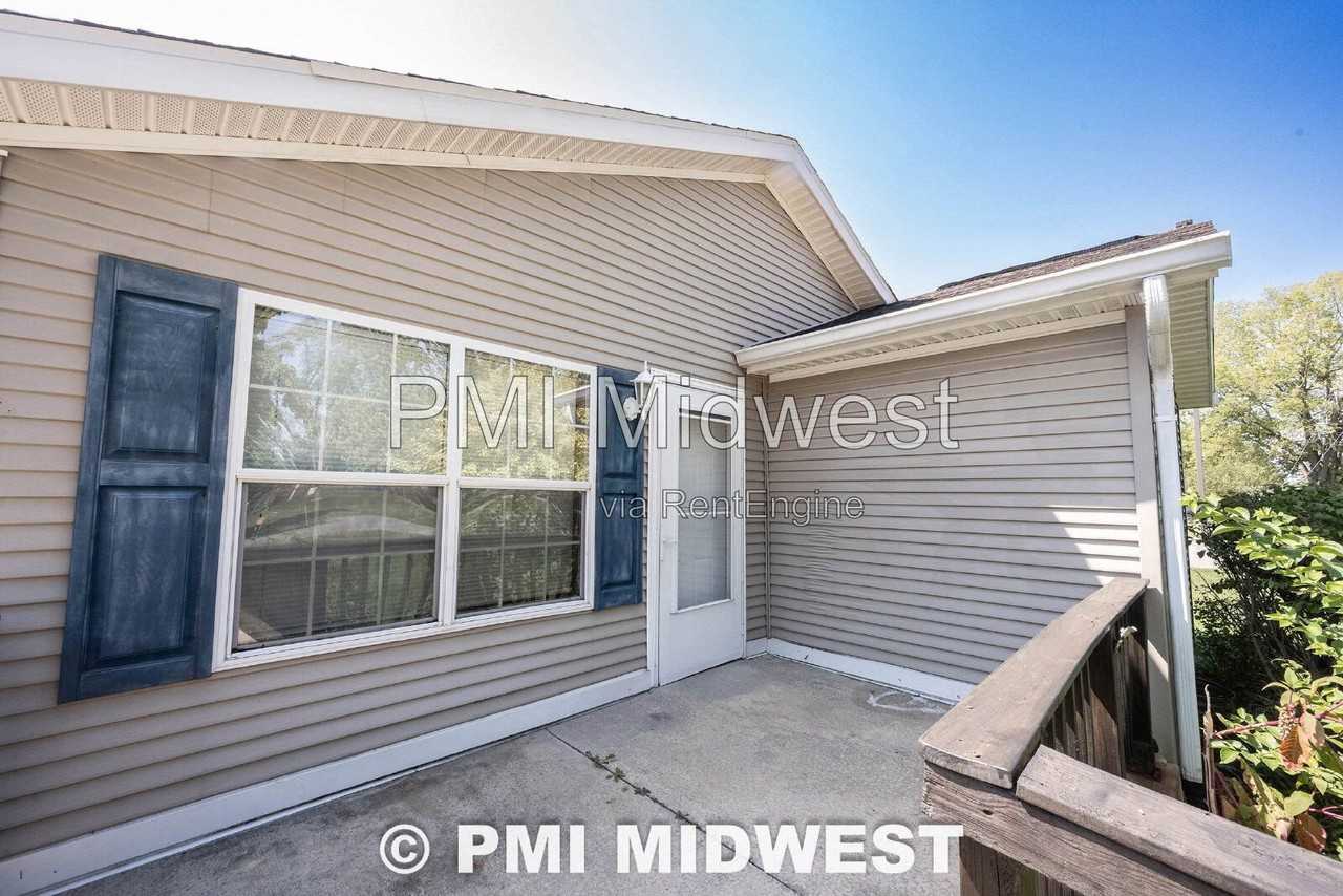 401 Franklin Ave - Photo 2 of 26
