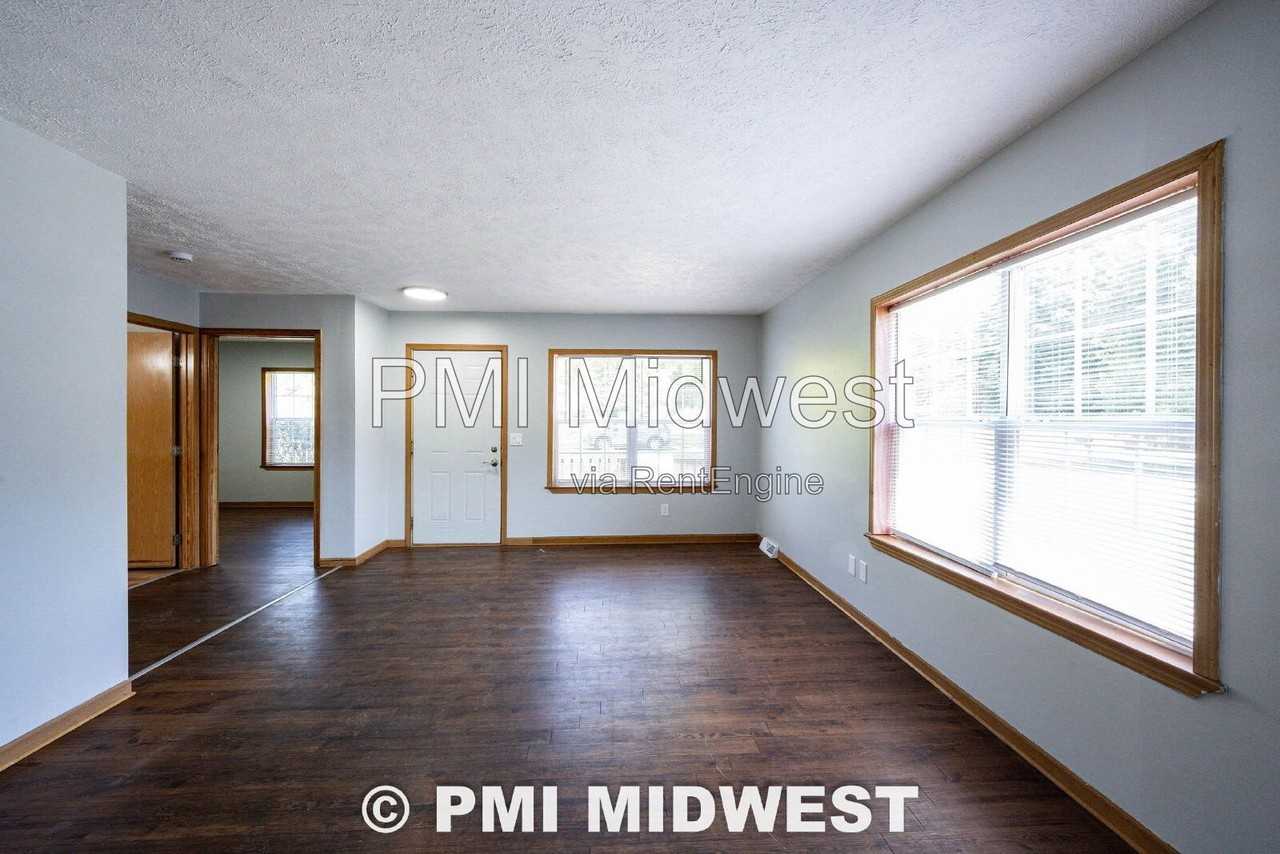 401 Franklin Ave - Photo 4 of 26