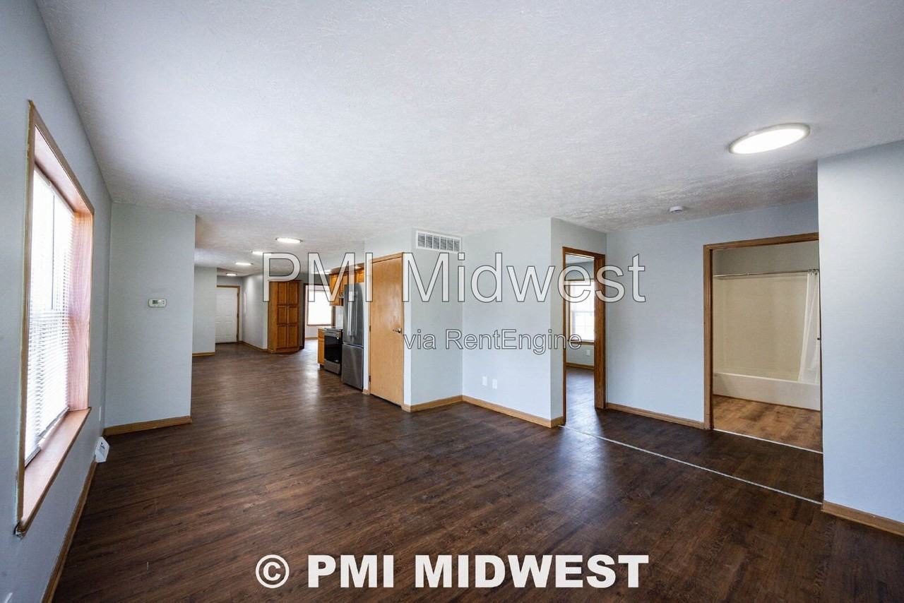 401 Franklin Ave - Photo 5 of 26