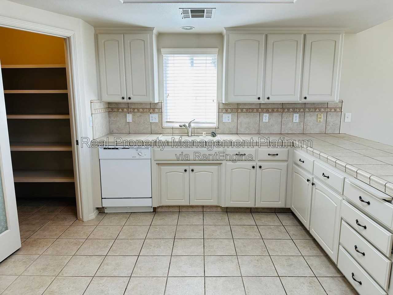1648 Camino Ln - Photo 3 of 25