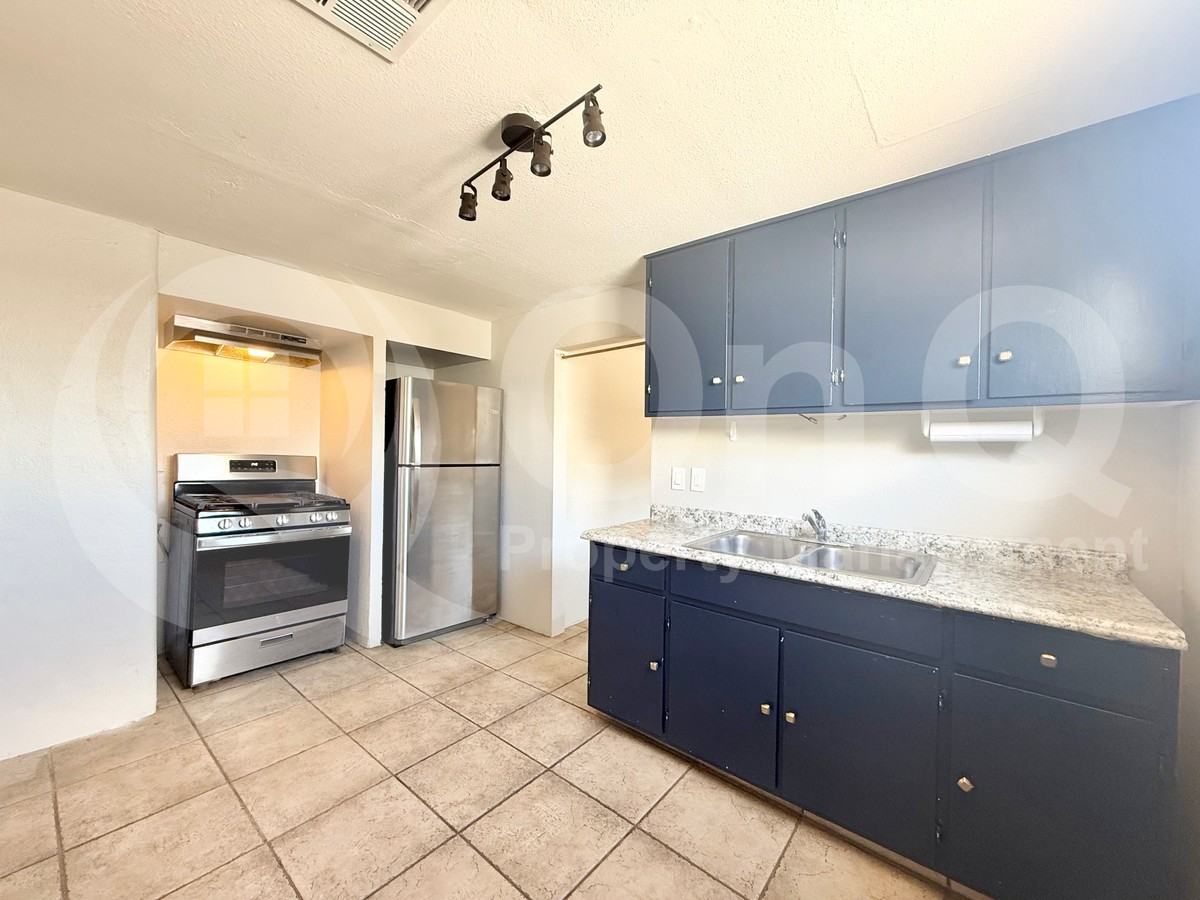 1548 W Mckinley St #1 - Photo 3 of 12
