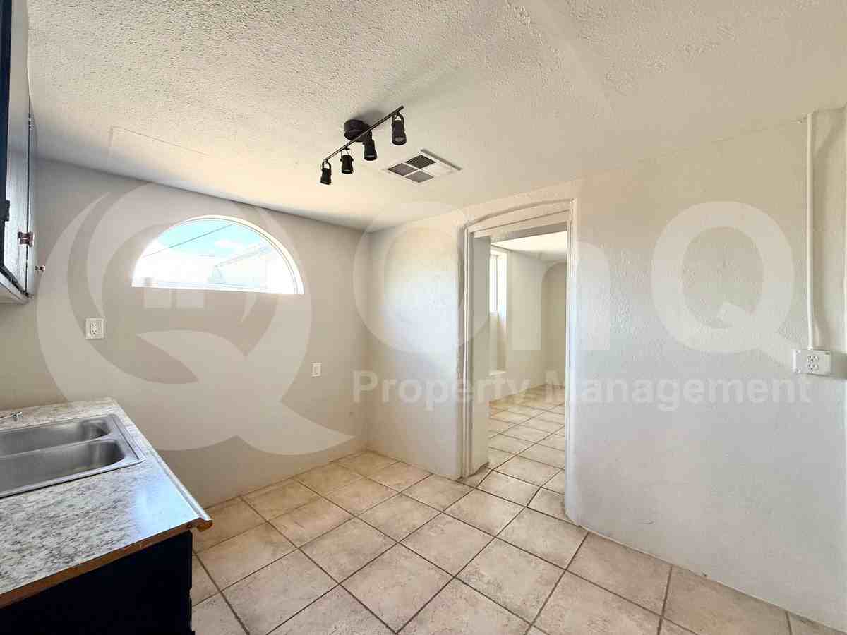 1548 W Mckinley St #1 - Photo 4 of 12