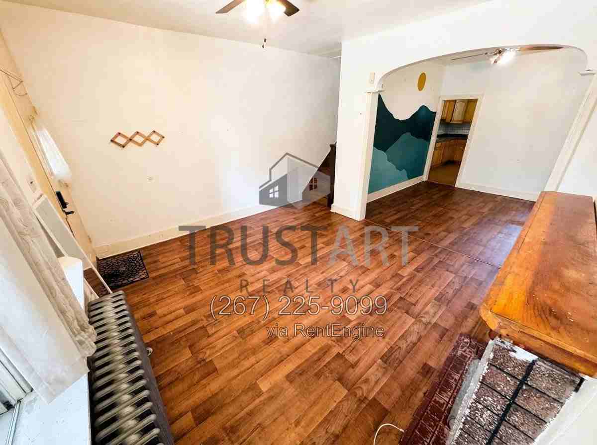 4747 N Mascher St - Photo 5 of 23
