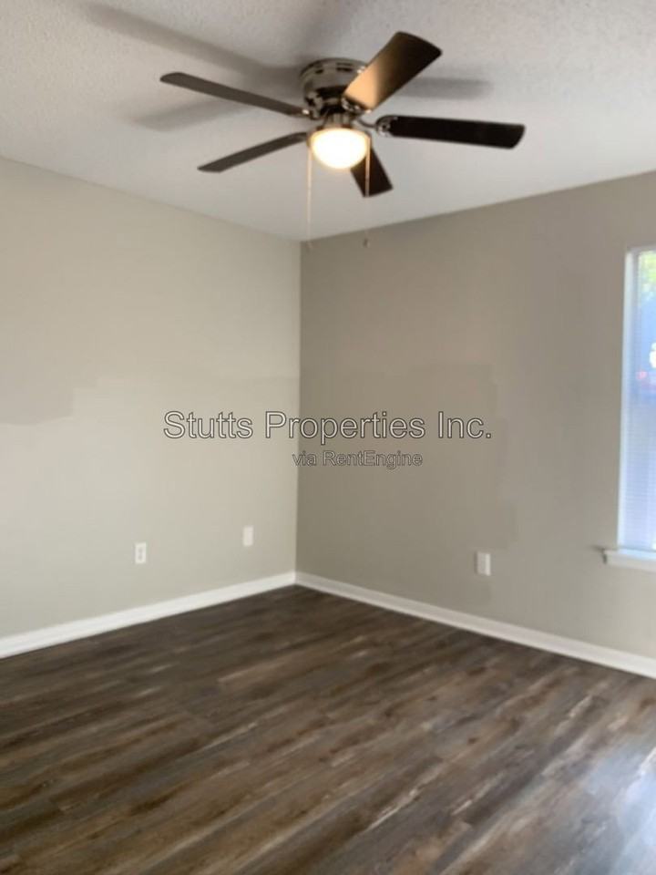 505 N Dickson St #A3 - Photo 6 of 9
