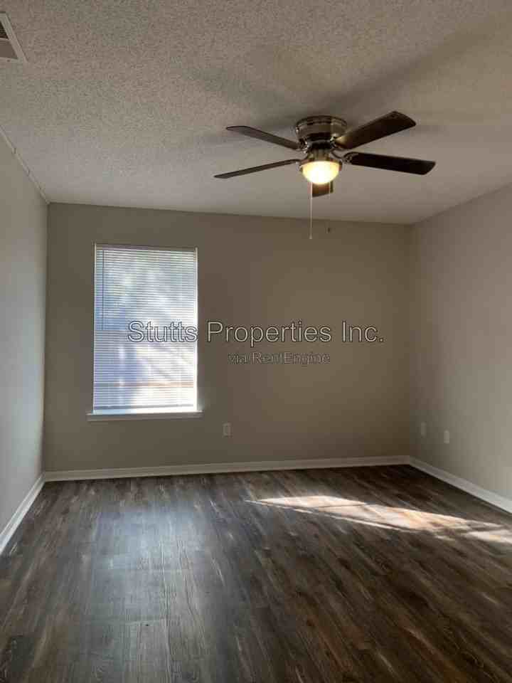 505 N Dickson St #A3 - Photo 7 of 9