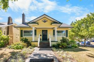 featured image of 4073 Ne 30th Ave