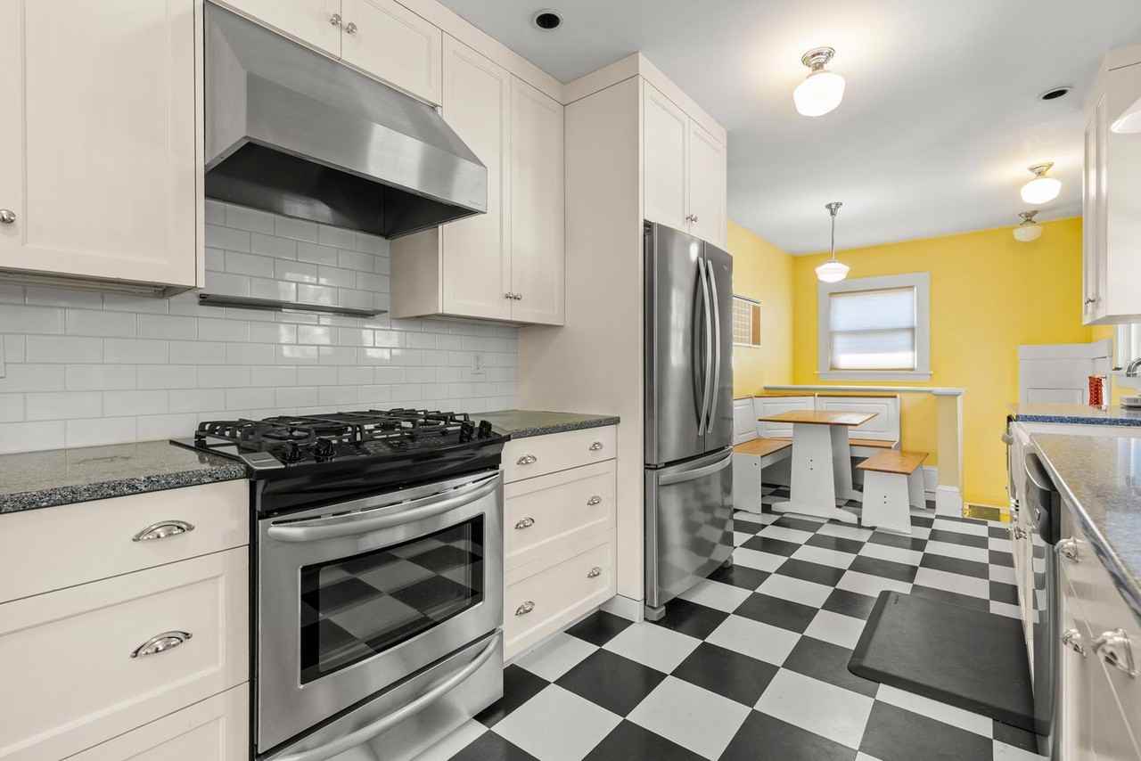 4073 Ne 30th Ave - Photo 5 of 27