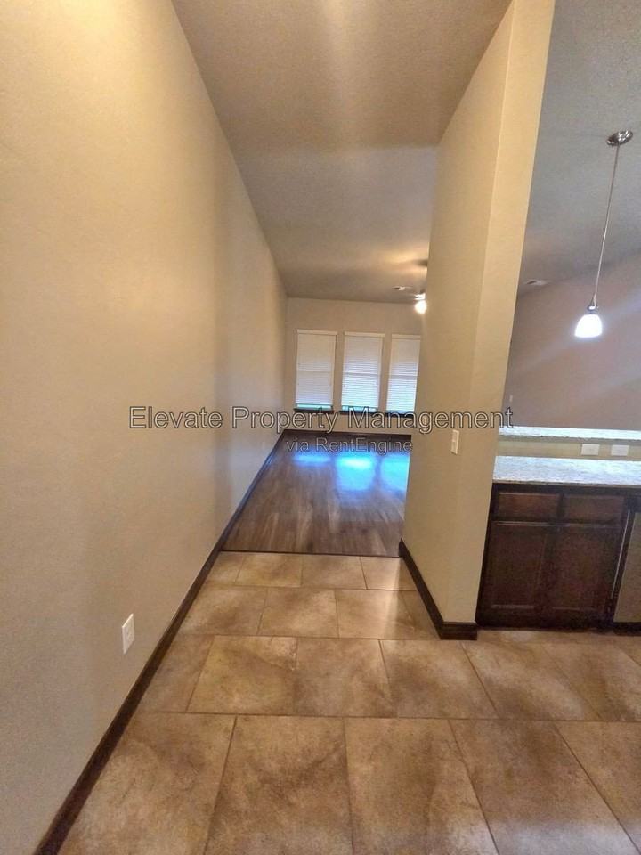 2300 Kintyre Rd - Photo 4 of 13