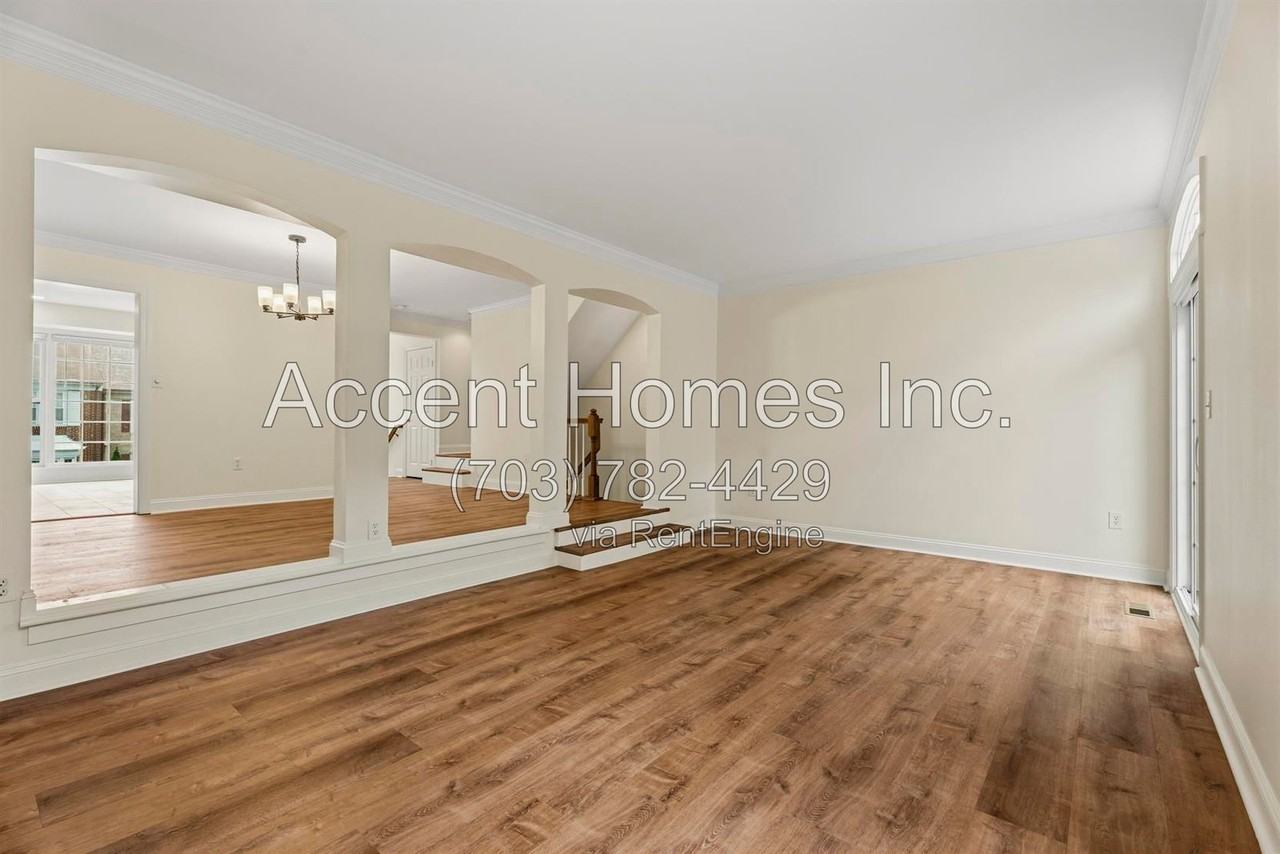 7508 Cadbury Row - Photo 7 of 33