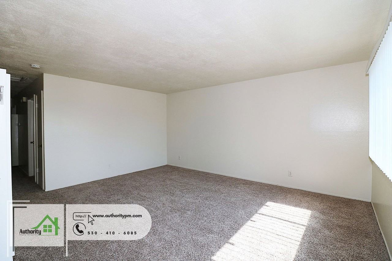 1378 Aspen Dr - Photo 4 of 20