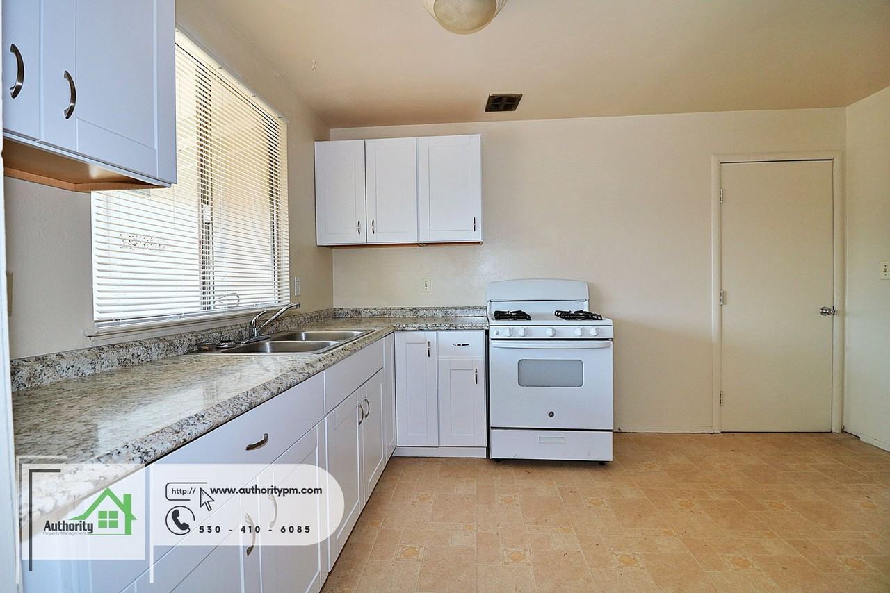 1378 Aspen Dr - Photo 6 of 20