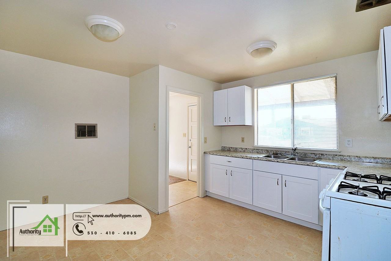 1378 Aspen Dr - Photo 7 of 20