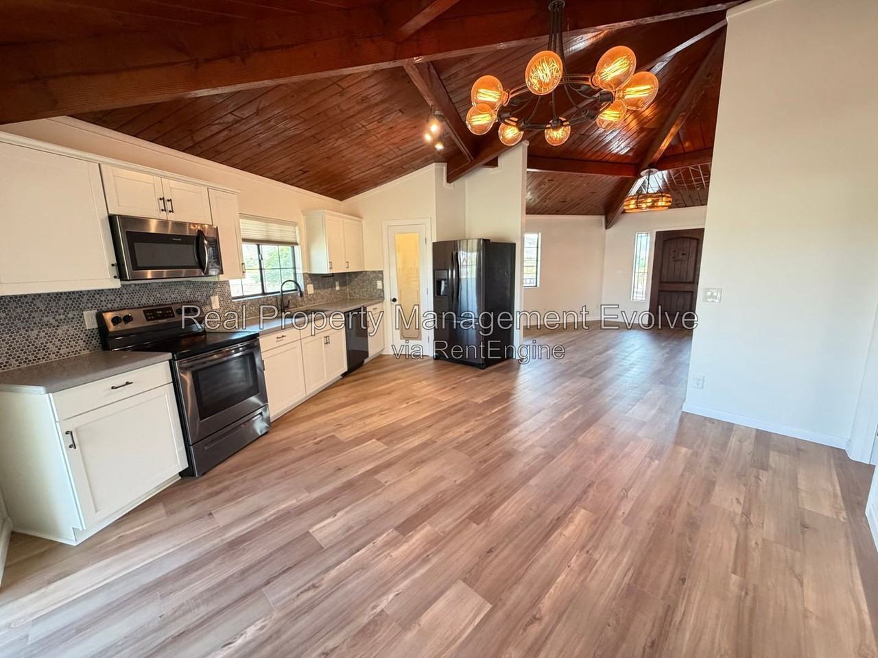 4213 W Cheyenne Dr - Photo 7 of 25