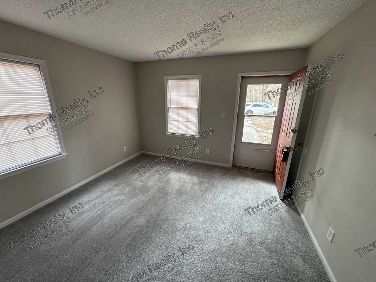 2255 Sherwood Ave - Photo 3 of 13