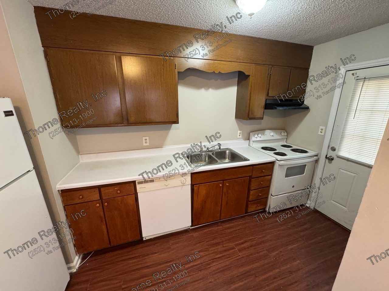 2255 Sherwood Ave - Photo 4 of 13