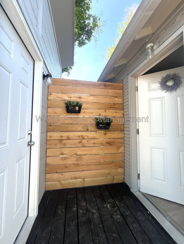 4205 S Lincoln St - Photo 3 of 15