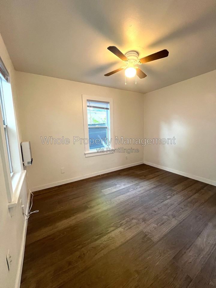 4205 S Lincoln St - Photo 4 of 15