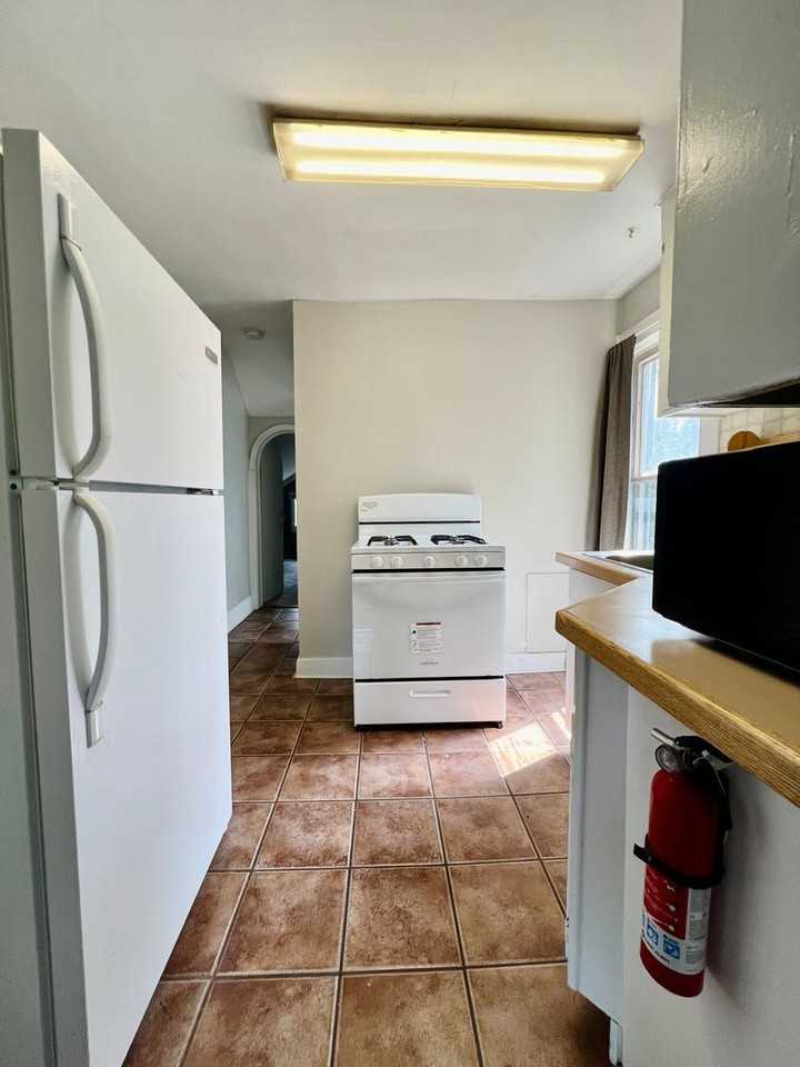 707 Mccourtie St #2 - Photo 5 of 10