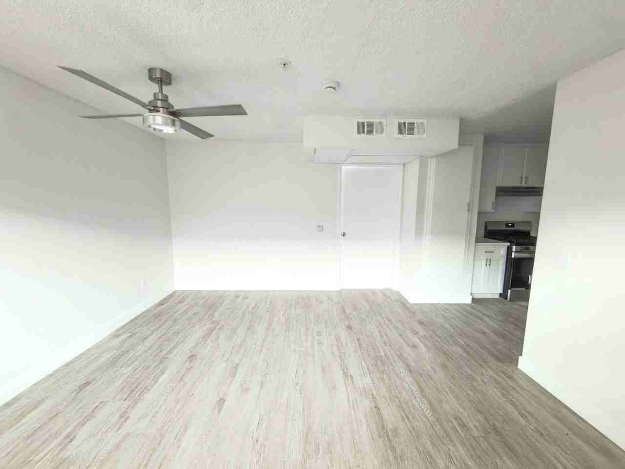 806 S Burlington Ave #311B - Photo 2 of 5