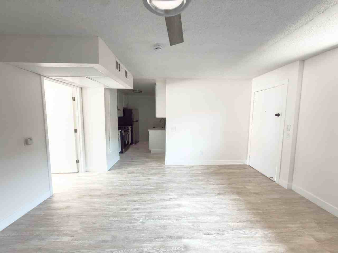 806 S Burlington Ave #311B - Photo 3 of 5