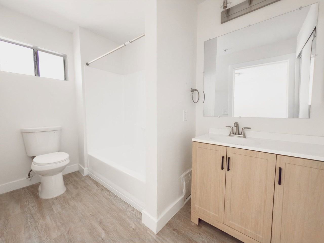 806 S Burlington Ave #311B - Photo 4 of 5