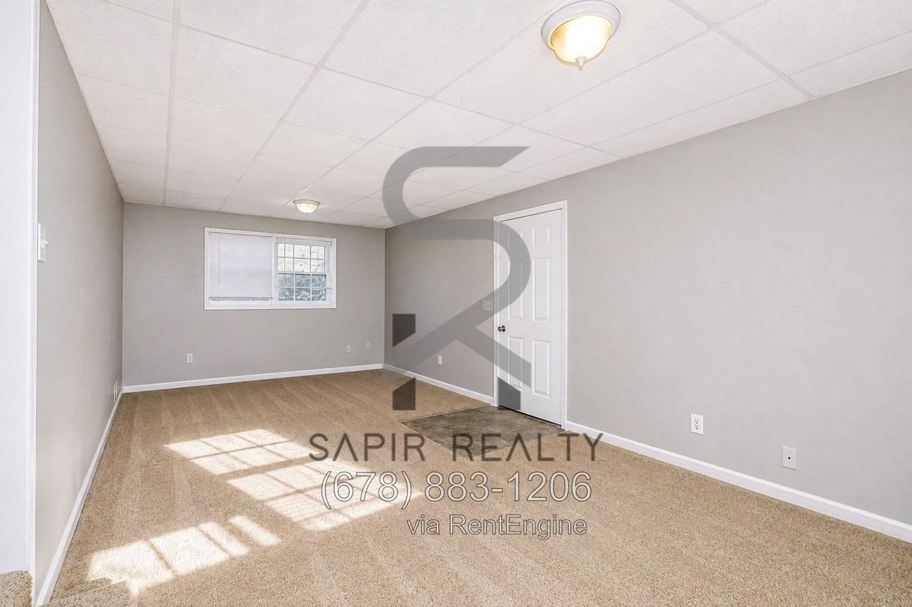 8886 Ashton Rd - Photo 5 of 17
