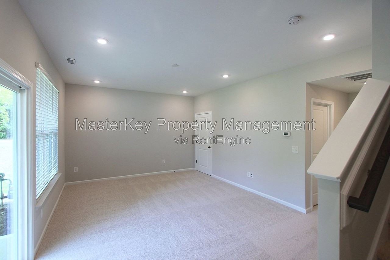 2702 Saltaire Ave - Photo 2 of 33