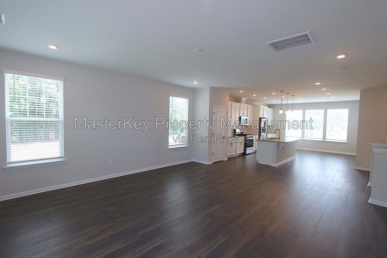 2702 Saltaire Ave - Photo 5 of 33