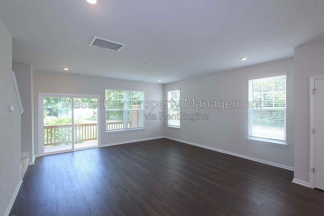 2702 Saltaire Ave - Photo 6 of 33