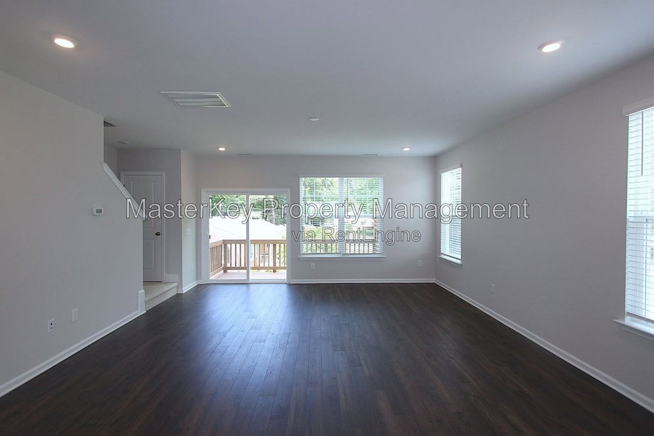 2702 Saltaire Ave - Photo 7 of 33
