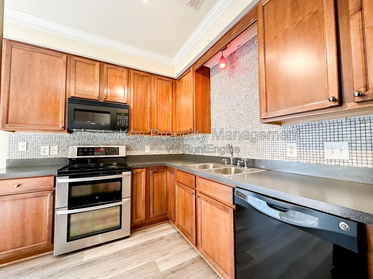 205 Old Grove Ln - Photo 3 of 17