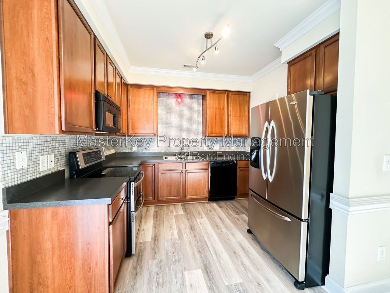 205 Old Grove Ln - Photo 4 of 17