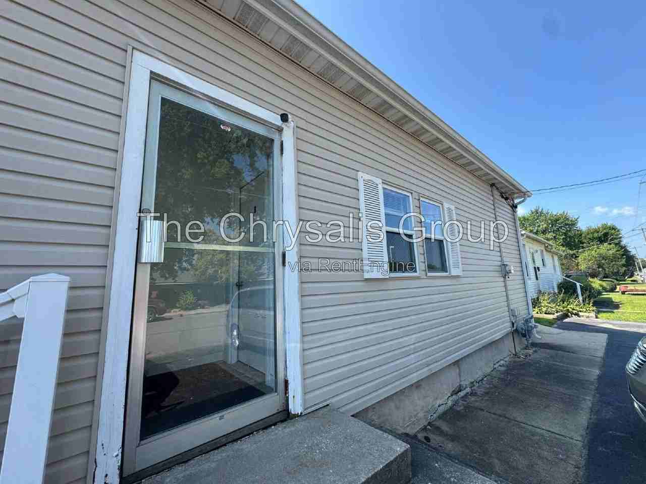 1725 Crosat St #B - Photo 3 of 9