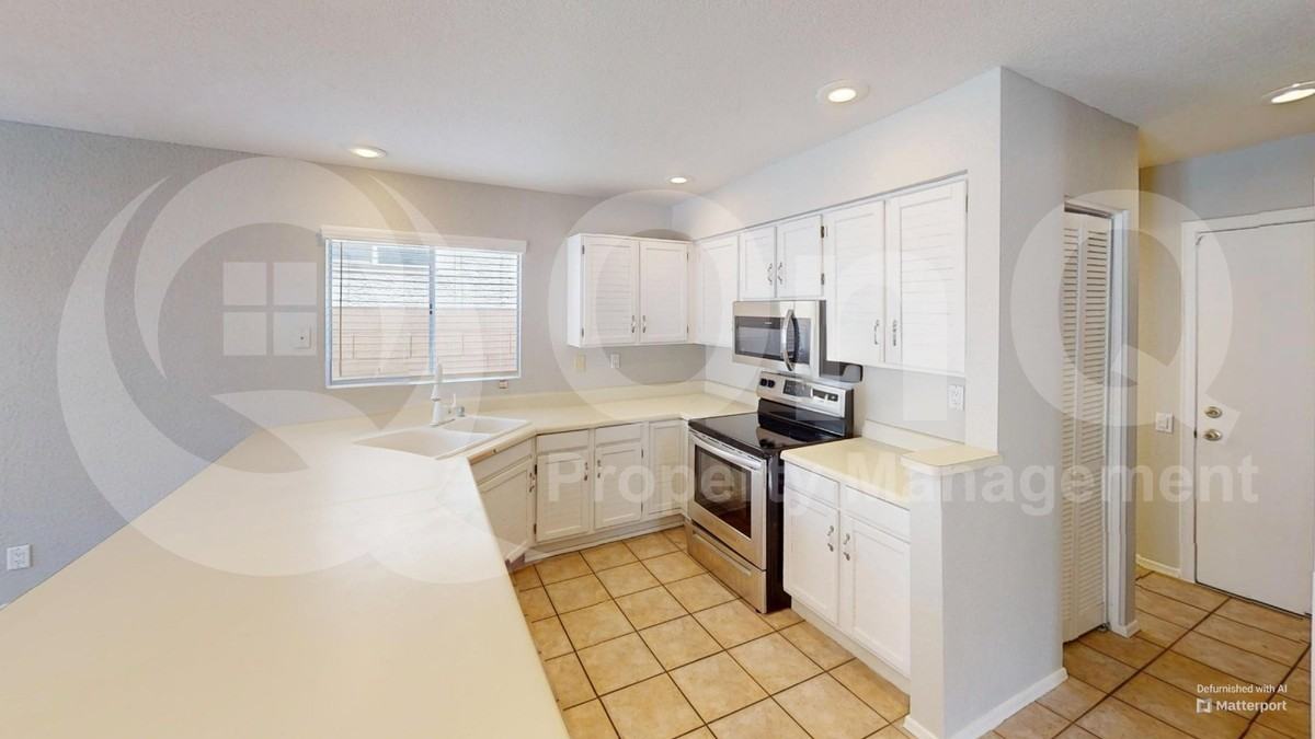 5066 W Jupiter Way - Photo 5 of 24