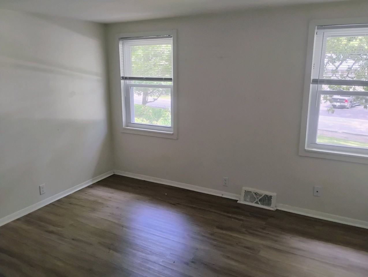 51 Mast Rd #4 - Photo 3 of 7