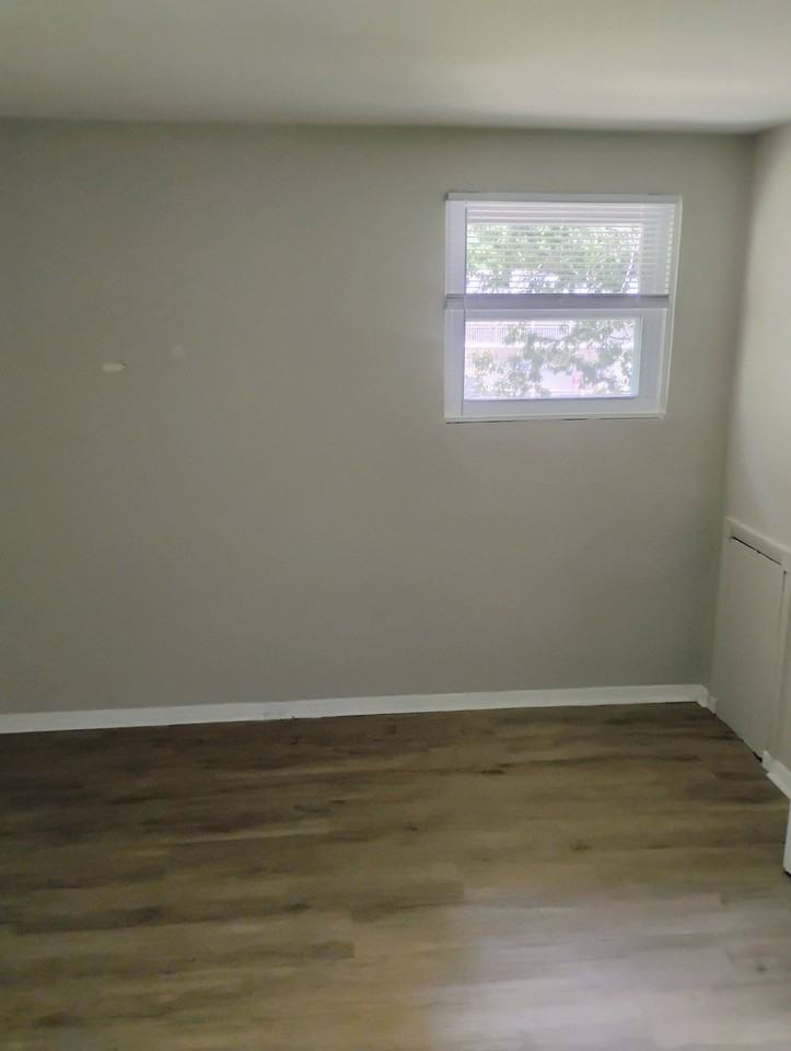 51 Mast Rd #4 - Photo 5 of 7