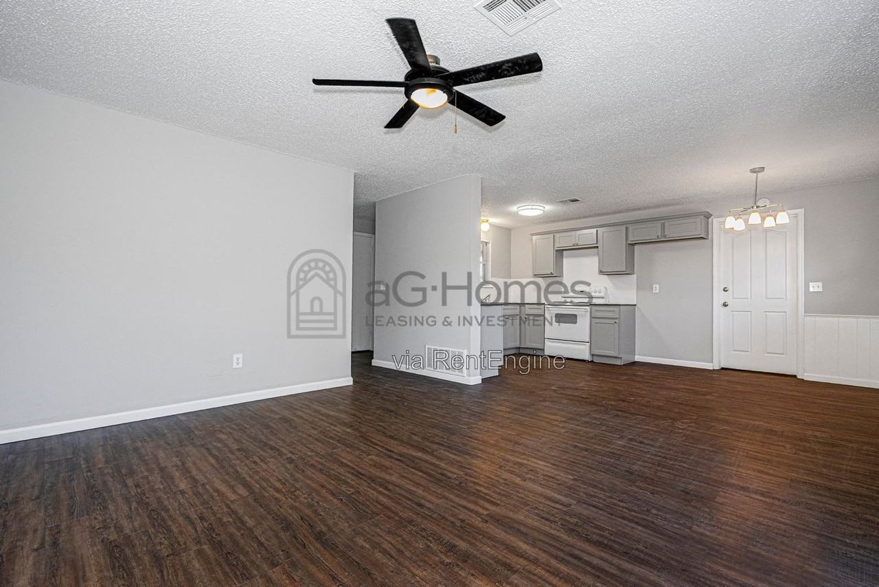4721 Se 50th St - Photo 3 of 20
